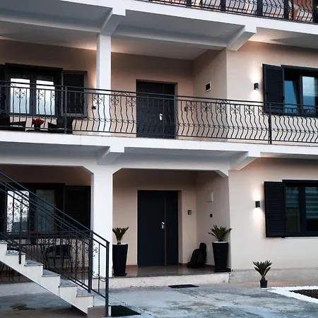 Kristal Lägenhet Tirana